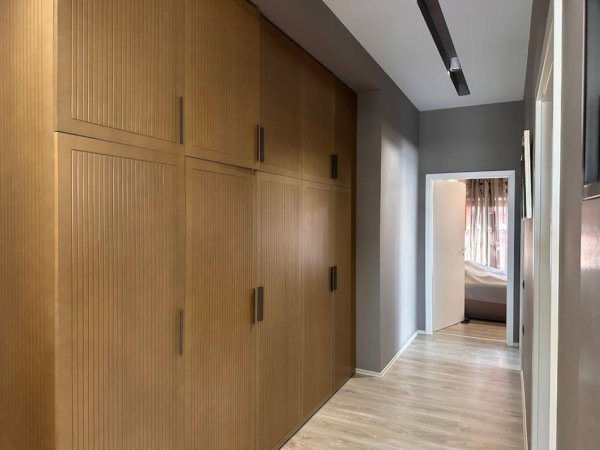 Tirane, shitet apartament 2+1+Ballkon Kati 4, 138 m² 200.000 € 
