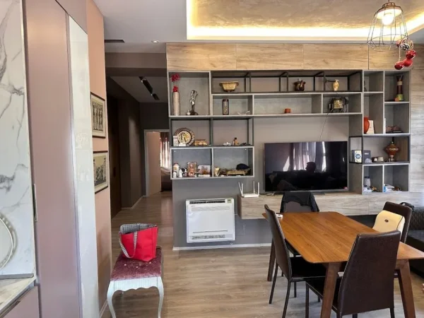 Tirane, shitet apartament 2+1+Ballkon Kati 4, 138 m² 205.000 €