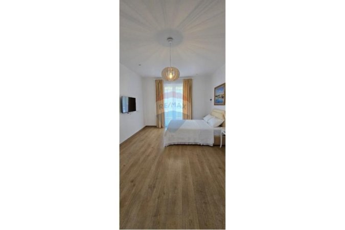 Tirane, shitet Vile 4+1+Ballkon , 525 m² 800.000 € 