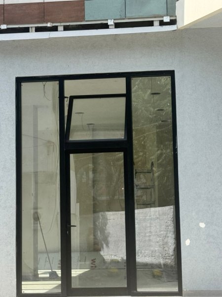 Tirane, jepet me qera ambjent biznesi Kati 0, 50 m² 700 € (BLLOKU AMBASADAVE)