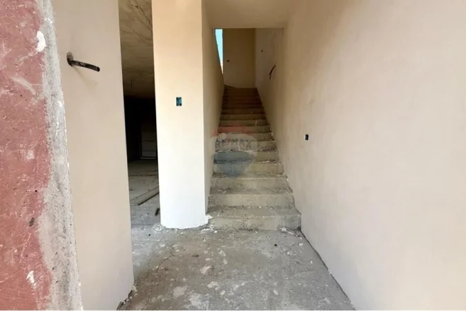 Tirane, shitet Vile 4+1 , 505.000 € 