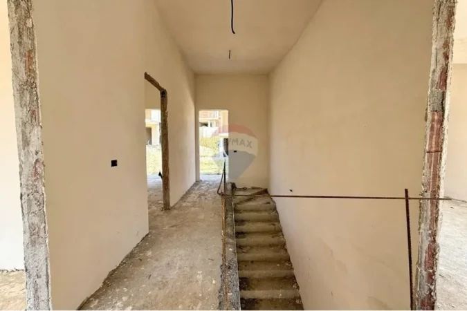 Tirane, shitet Vile 4+1 , 505.000 € 