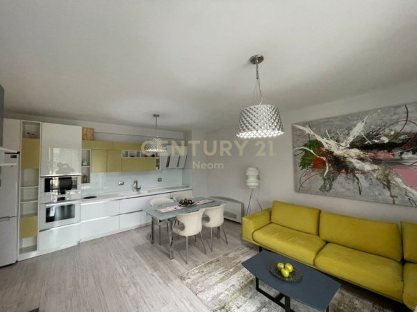Tirane, jepet me qera apartament 2+1+Aneks+Ballkon Kati 3, 92 m² 1.650 € (Neom120624)