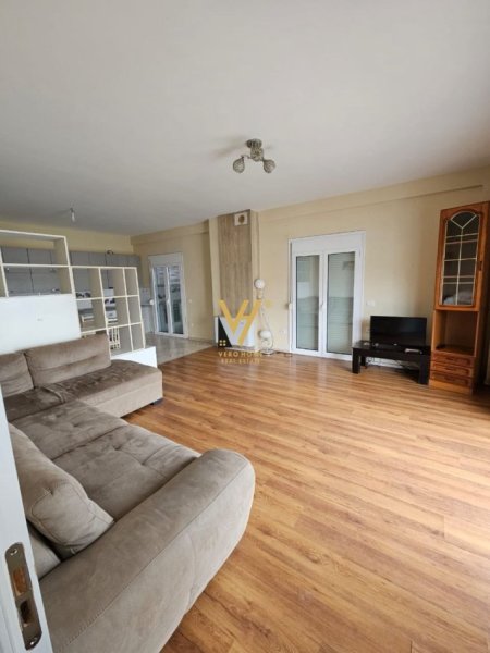 Tirane, jepet me qera apartament 3+1+Ballkon Kati 3, 160 m² 550 € (SAUK)