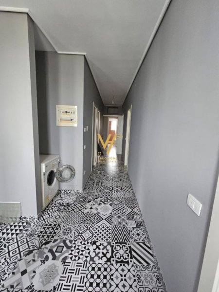 Tirane, jepet me qera apartament 3+1+Ballkon Kati 3, 160 m² 550 € (SAUK)