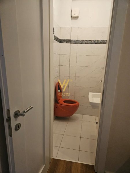 Tirane, jepet me qera apartament 3+1+Ballkon Kati 3, 160 m² 550 € (SAUK)