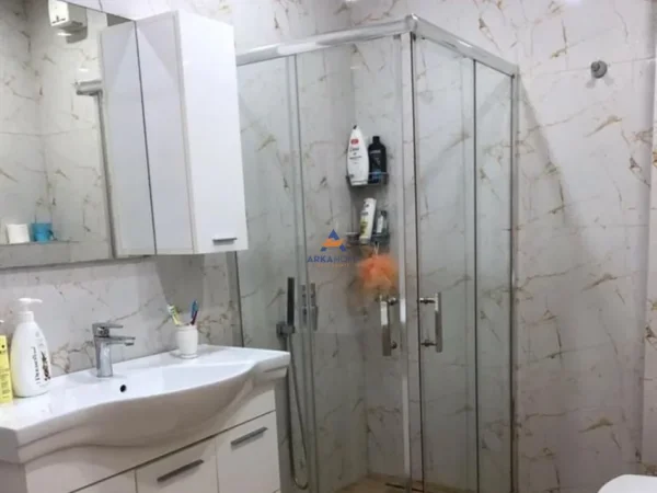 Tirane, shitet apartament 2+1+Ballkon , 126 m² 160.000 € (FRESK)