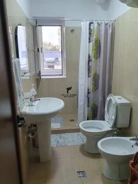 Tirane, jepet me qera apartament 2+1 Kati 2, 107 m² 600 € (PRANE BKT)