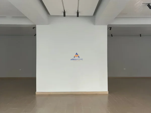 Tirane, jepet me qera ambjent biznesi Kati 0, 250 m² 4.000 € (KOMUNA E PARISIT,TIRANE)