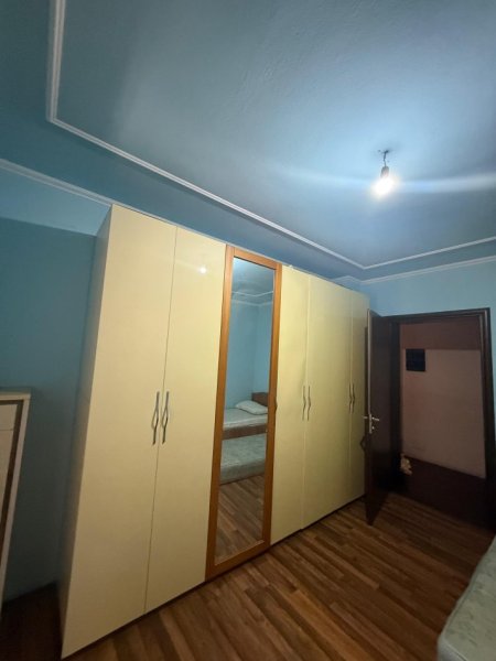 Tirane, jepet me qera apartament 2+1+Ballkon Kati 5, 120 m² 650 € (Rruga Frang Bardhi)