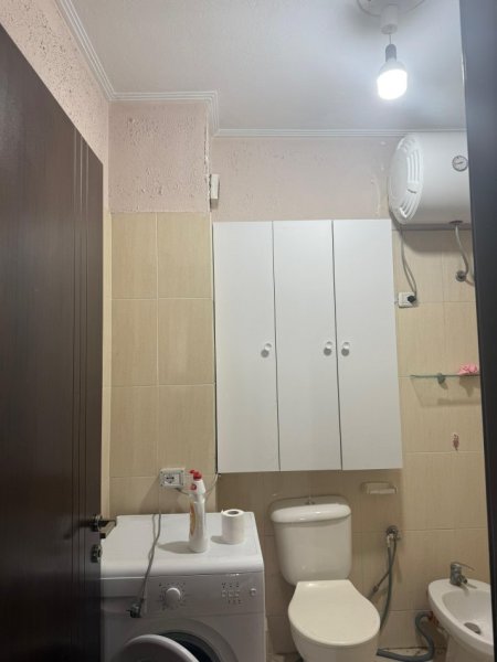 Tirane, jepet me qera apartament 2+1+Ballkon Kati 5, 120 m² 650 € (Rruga Frang Bardhi)
