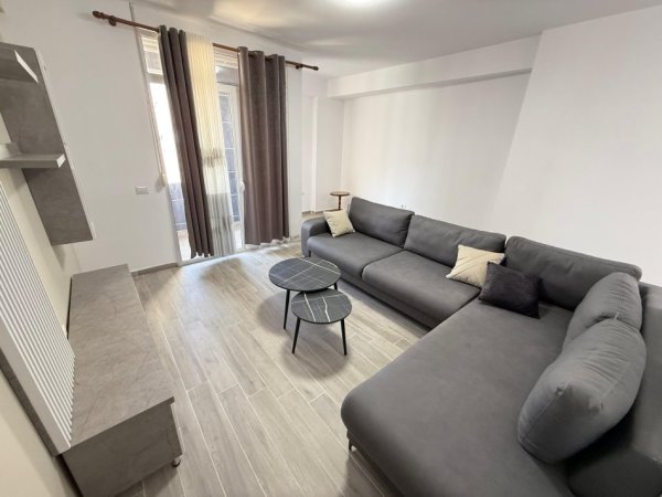 Tirane, jepet me qera apartament 1+1 Kati 6, 500 € 