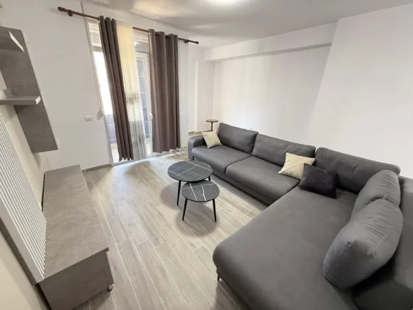 Tirane, jepet me qera apartament 1+1 Kati 6, 500 € 