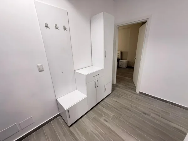Tirane, jepet me qera apartament 1+1 Kati 6, 500 € 