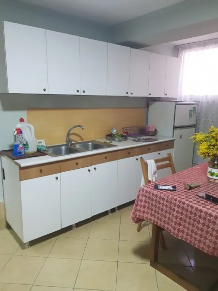 Tirane, jap me qera apartament 1+1 Kati 1, 72 m² 400 € (myslym shyr)