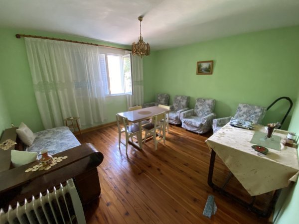 Tirane, jepet me qera apartament 2+1+Aneks+Ballkon Kati 4, 78 m² 550 € (Shkolla e Kuqe)