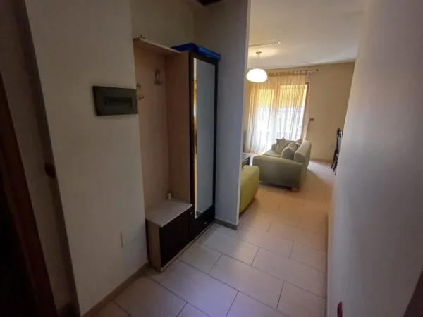 Tirane, jepet me qera apartament 2+1 Kati 13, 650 € (ISH EKSPOZITA)