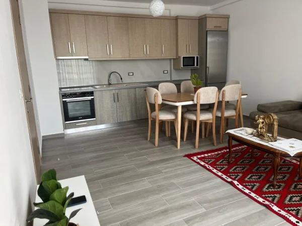 Tirane, jepet me qera apartament 2+1 Kati 0, 100 m² 700 € (Rruga 5 Maj)