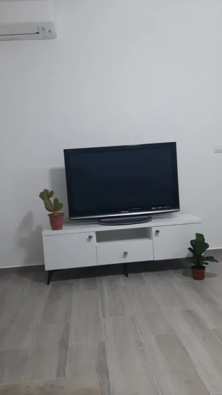 Tirane, jepet me qera apartament 2+1 Kati 0, 100 m² 700 € (Rruga 5 Maj)