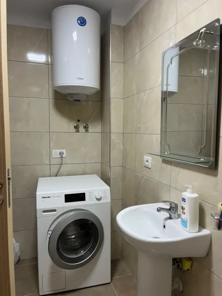 Tirane, jepet me qera apartament 2+1 Kati 0, 100 m² 700 € (Rruga 5 Maj)