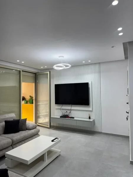 Tirane, jepet me qera apartament 2+1 Kati 3, 400 € 