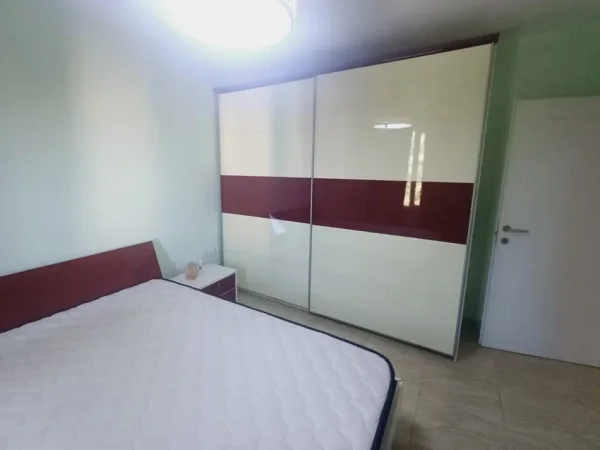 Tirane, jepet me qera apartament 2+1 Kati 3, 500 € (ISH EKSPOZITA)