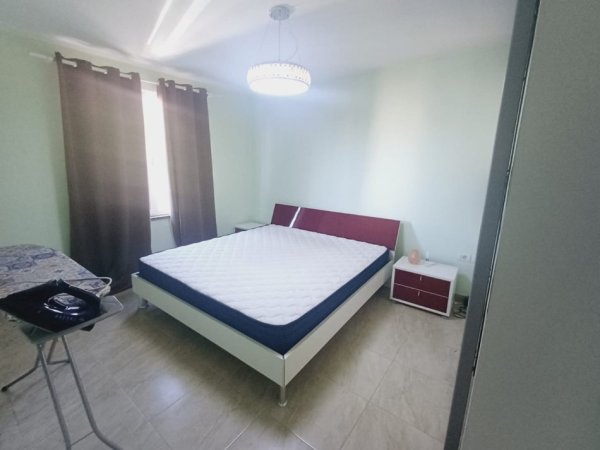 Tirane, jepet me qera apartament 2+1 Kati 3, 500 € (ISH EKSPOZITA)