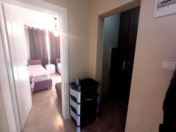 Tirane, jepet me qera apartament 2+1 Kati 3, 500 € (ISH EKSPOZITA)