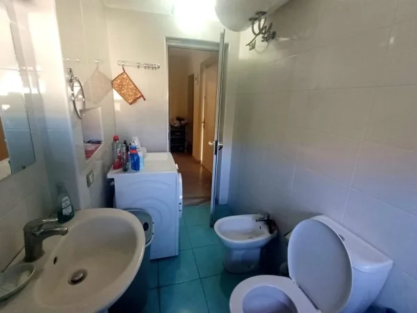 Tirane, jepet me qera apartament 2+1 Kati 3, 500 € (ISH EKSPOZITA)