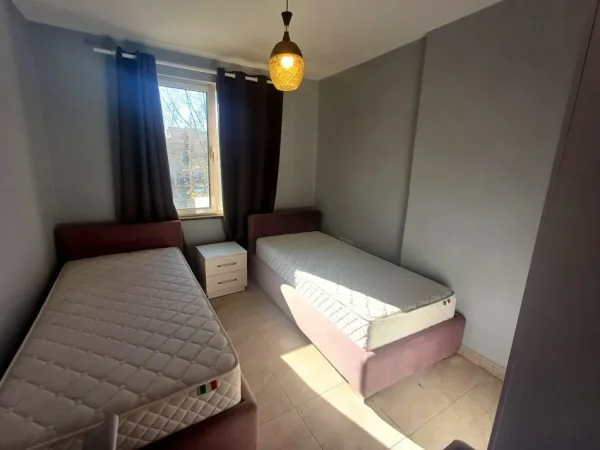 Tirane, jepet me qera apartament 2+1 Kati 3, 500 € (ISH EKSPOZITA)