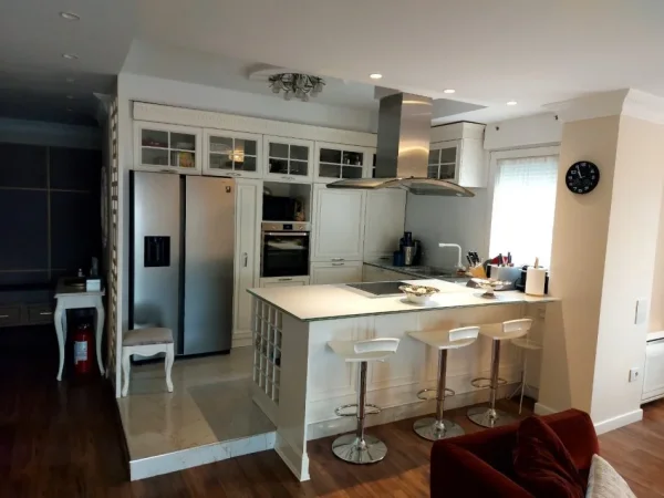 Tirane, shes apartament 2+1+Ballkon Kati 6, 187 m² 560.000 € (ffilli i rruges se kavajes)