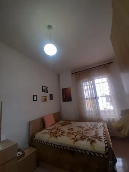 Tirane, shes apartament 4+1+Ballkon Kati 1, 221 m² 130.000 € (tufine)