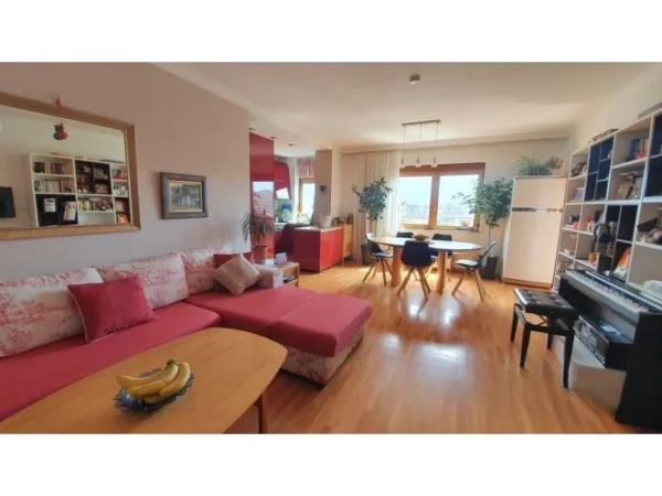 Tirane, shes apartament 3+1+Ballkon Kati 8, 143 m² 300.000 € (shkolla baletit)