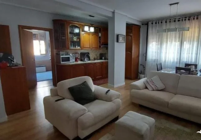 Tirane, jepet me qera apartament 2+1+Ballkon Kati 3, 100 m² 650 € (vasil shanto)