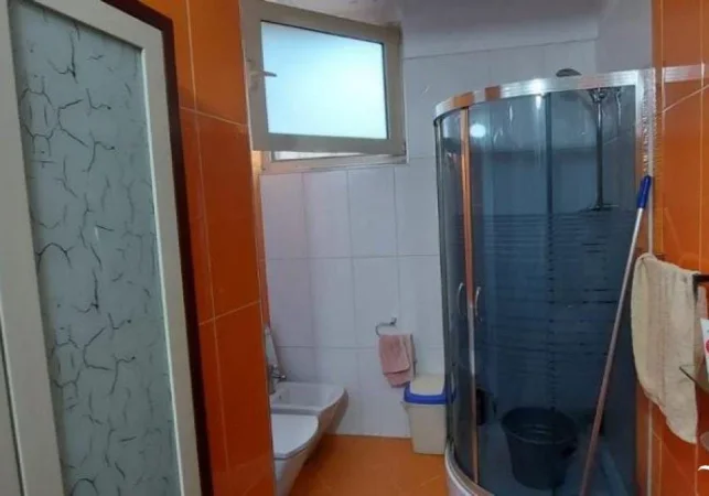 Tirane, jepet me qera apartament 2+1+Ballkon Kati 3, 100 m² 650 € (vasil shanto)
