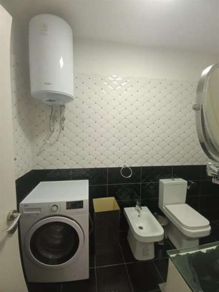 Tirane, jepet me qera apartament 1+1+Ballkon Kati 1, 67 m² 500 € (LIQENI I THATE PAS RESTORANT KAPITEN MIRZOTI)