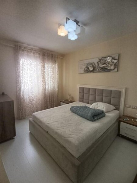 Tirane, jepet me qera apartament 1+1+Ballkon Kati 1, 67 m² 500 € (LIQENI I THATE PAS RESTORANT KAPITEN MIRZOTI)