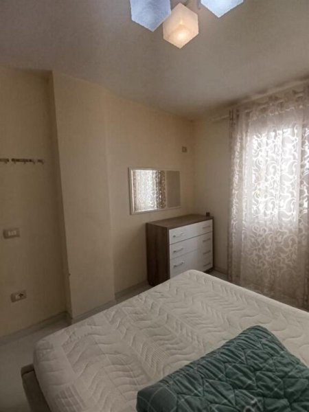 Tirane, jepet me qera apartament 1+1+Ballkon Kati 1, 67 m² 500 € (LIQENI I THATE PAS RESTORANT KAPITEN MIRZOTI)