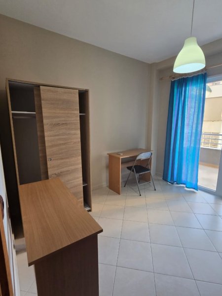 Tirane, jepet me qera apartament 2+1+Ballkon Kati 2, 100 m² 600 € (Rruga Kodra e Diellit)