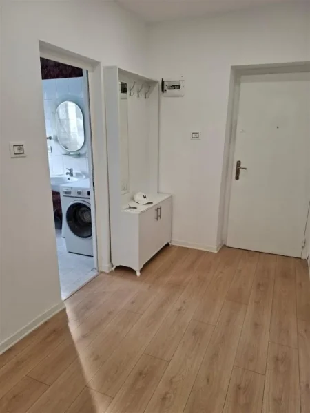 Tirane, jepet me qera apartament 1+1 Kati 3, 60 m² 550 € (RRUGA FERIT XHAJKO)