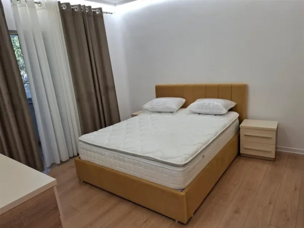 Tirane, jepet me qera apartament 1+1 Kati 3, 60 m² 550 € (RRUGA FERIT XHAJKO)