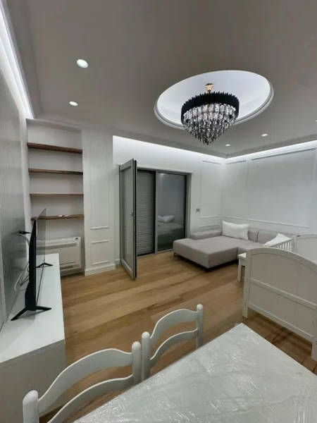 Tirane, shes apartament 2+1+Ballkon Kati 4, 100 m² 280.000 € (zogu zi afer Ring Center)