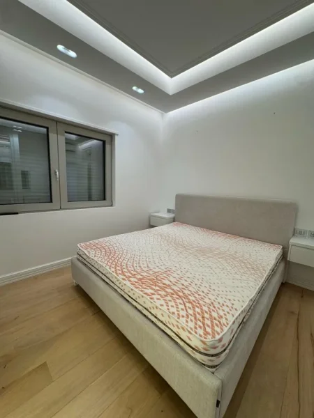 Tirane, shes apartament 2+1+Ballkon Kati 4, 100 m² 280.000 € (zogu zi afer Ring Center)