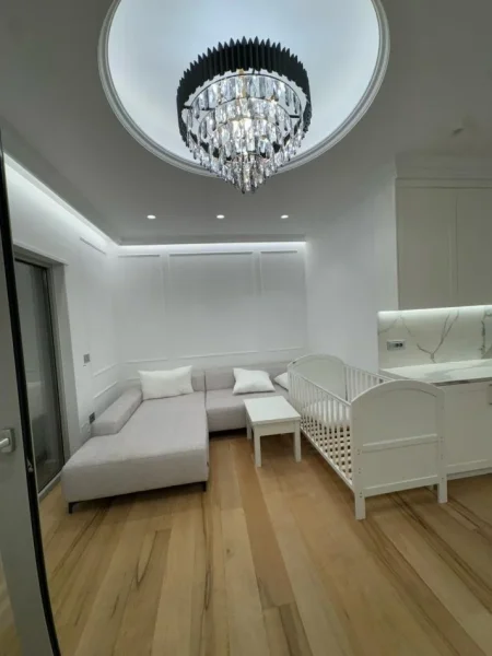 Tirane, shes apartament 2+1+Ballkon Kati 4, 100 m² 280.000 € (zogu zi afer Ring Center)