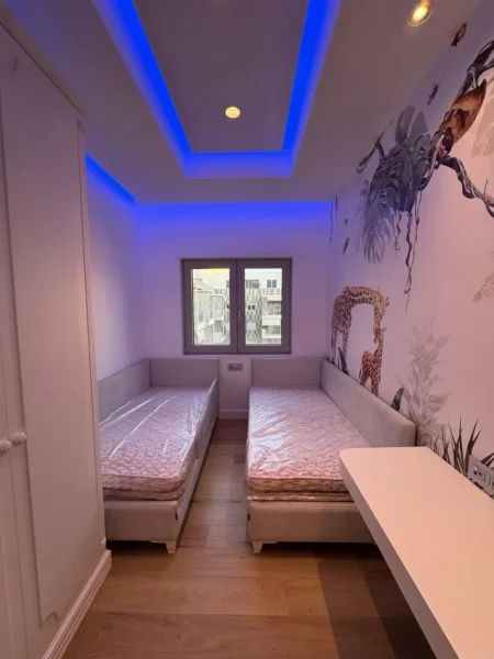 Tirane, shes apartament 2+1+Ballkon Kati 4, 100 m² 280.000 € (zogu zi afer Ring Center)