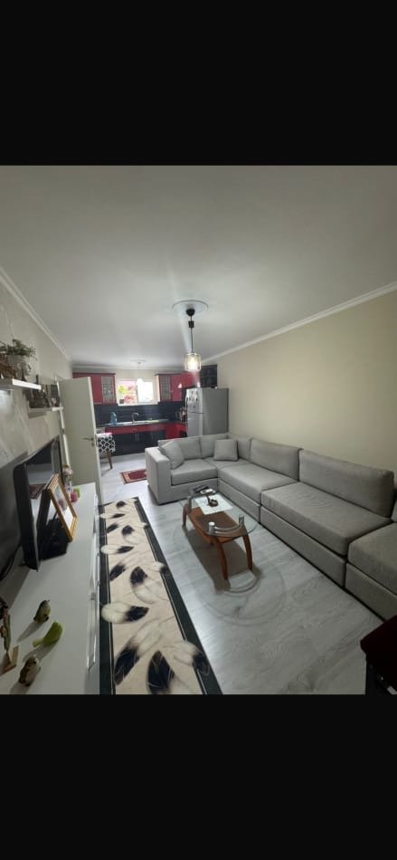 Tirane, jepet me qera apartament 1+1+parkim Kati 1, 70 m² 550 € (Bar Votra, Kryqzimi i Brrylit)