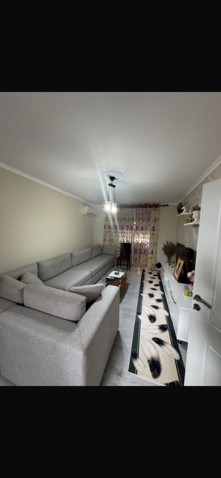 Tirane, jepet me qera apartament 1+1+parkim Kati 1, 70 m² 550 € (Bar Votra, Kryqzimi i Brrylit)