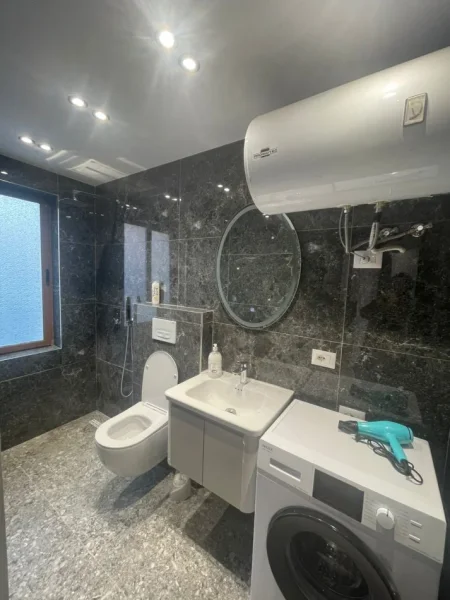 Tirane, shes apartament 4+1 Kati 4, 100 m² 330.000 € (bllok)