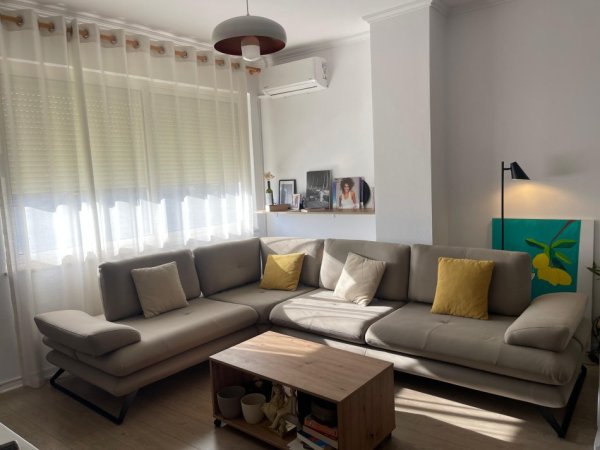 Tirane, jap me qera apartament 1+1+Ballkon Kati 4, 70 m² 600 € (VIVA MARKET)