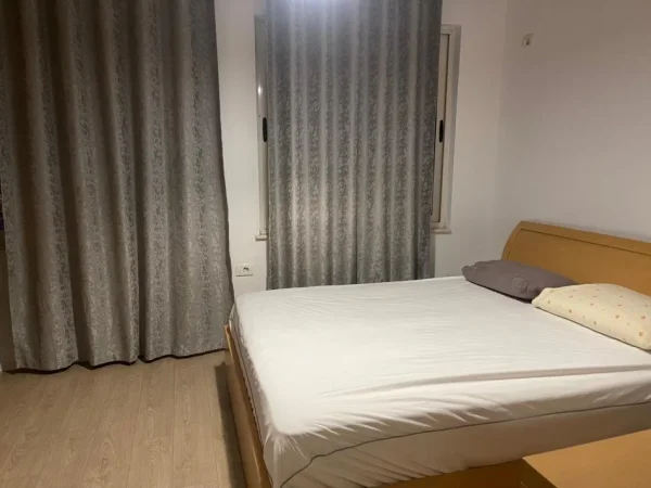 Tirane, jap me qera apartament 1+1+Ballkon Kati 4, 70 m² 600 € (VIVA MARKET)